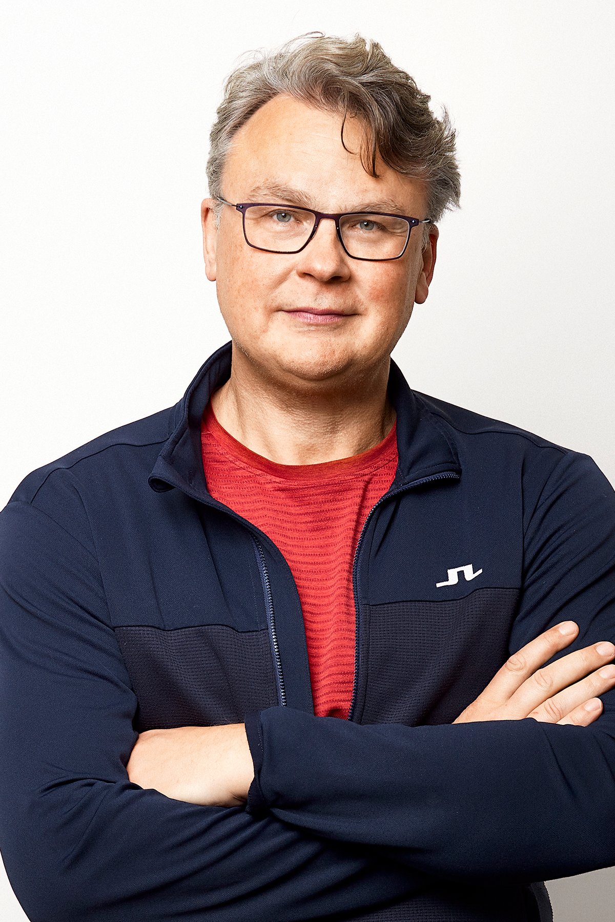 headshot_willard-ahdritz_photo-credit-paul-brissman.jpg
